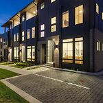 Stunning New Build In East Nash Minutes To Broadway The Stage By Avantstay