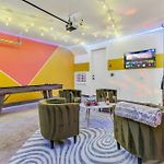 Game Room & Rooftop Deck At Downtown Nashville