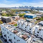 Rooftop Hot Tub City Views Pac-Man Pool Table