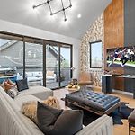 The Modern Cowboy - Rooftop On Music Row