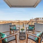 Riverfront Condo Walk To Downtown With Garage Parking