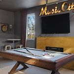 Home Near Vanderbilt And Belmont With Garage, Pool Table