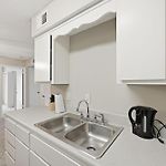 Charming Apartment With Fireplace & Dining Area