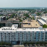 Boulevard Stays Midtown 1Br Pool Gym Parking 01