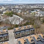 New Modern Nashville Escape With Rooftop Hot Tub