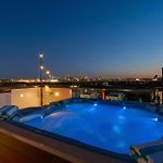 New How We Roll Rooftop - Hot Tub With Views - 13 Beds