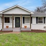 The Cornish Classic - Cozy Ranch Near Downtown