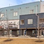 The Groovy Goodrich - Rooftop Hot Tub And City Views