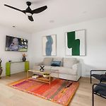 True Hue - Private Patio - Mins To Broadway