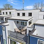 Lucky 7 - Hip East Nash Townhouse & Rooftop Deck