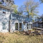 Upper Unit Retreat Pet-Friendly
