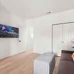 True Hue - Private Patio - Mins To Broadway