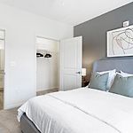 Landing Modern Apartment With Amazing Amenities
