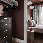 Dreamy Condo With Fireplace, Rooftop, Gym, Parking, Sleeps 5 With King Bed, Sleeper Sofa, Hidden Bunk, Shared Rooftop And Gym, Free Dedicated Parking, Minutes To Broadway, Five Points & Grand Ole Opry, 24 Hr Hospitality