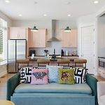 Designer Single Family House-Rooftop- Hot Tub