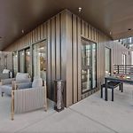 Hyve - Tropical Penthouse - Pool & Gym