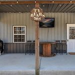 The Den At J-Barn - Secluded Retreat
