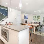 Riff & Rest - 2 Stylish Homes - Mins To Germantown