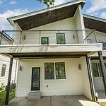 Riff & Rest - 2 Stylish Homes - Mins To Germantown