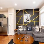 The Johnny Cash Suite - Music Row District - Free Garage Parking - King Bed
