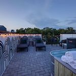 The Willow - Rooftop Lounge With Skyline Views