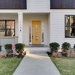 Mural The Gulch Townhome Near Broadway | Sleeps 12