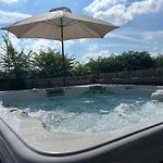Luxe Pool Hot Tub & Game Room Downtown Nashville