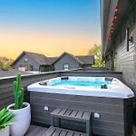 Giddy Up Rooftop Hot Tub, 4 King Suites, Near Dt