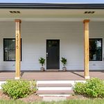 Nashoasis 10 Min To Dt, Gameroom, Huge Yard