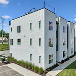 Nashville Townhouse With Rooftop & Modern Comfort