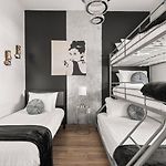 Nash Bash Retreat With Neon Sign & Sleeps 13