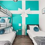 Nash Bash Retreat With Neon Sign & Sleeps 13