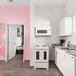 Nash Bash Retreat With Neon Sign & Sleeps 13
