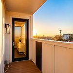 2Br The Nations Home With Rooftop, Views