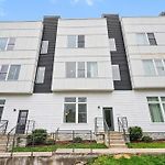 Modern Townhome W Rooftop Views Near Broadway