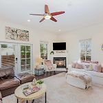 Rhythm & Rest Group Stay With Grill & Cozy Fireplace