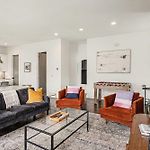 Trendy Townhome W Rooftop Views Near Broadway