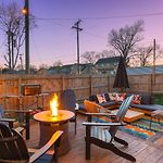 Amazing Backyard Only 2 Miles To Downtown With Sauna And Firepit