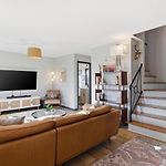 Amazing Backyard Only 2 Miles To Downtown With Sauna And Firepit