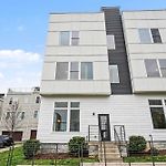 2 Trendy Townhomes W Rooftop Views Near Broadway