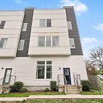 2 Stylish Townhomes W Rooftop Views Near Broadway
