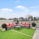 2 Modern Townhomes W Rooftop Views Near Broadway