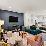 2 Modern Townhomes W Rooftop Views Near Broadway