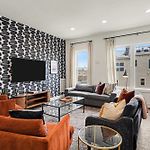 2 Stylish Townhomes W Rooftop Views Near Broadway