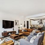 Beautiful Luxury Renovation Near Downtown
