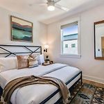 Beautiful Luxury Renovation 5 Minutes To Downtown
