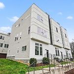 2 Stylish Townhomes W Rooftop Views Near Broadway