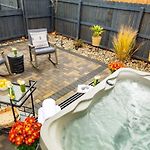 Private Single Family Luxury Home Hot Tub