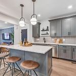 Modern Two Townhomes Close To Downtown