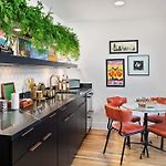 Luxury Retreat - Double Rooftop Deck & Game Room